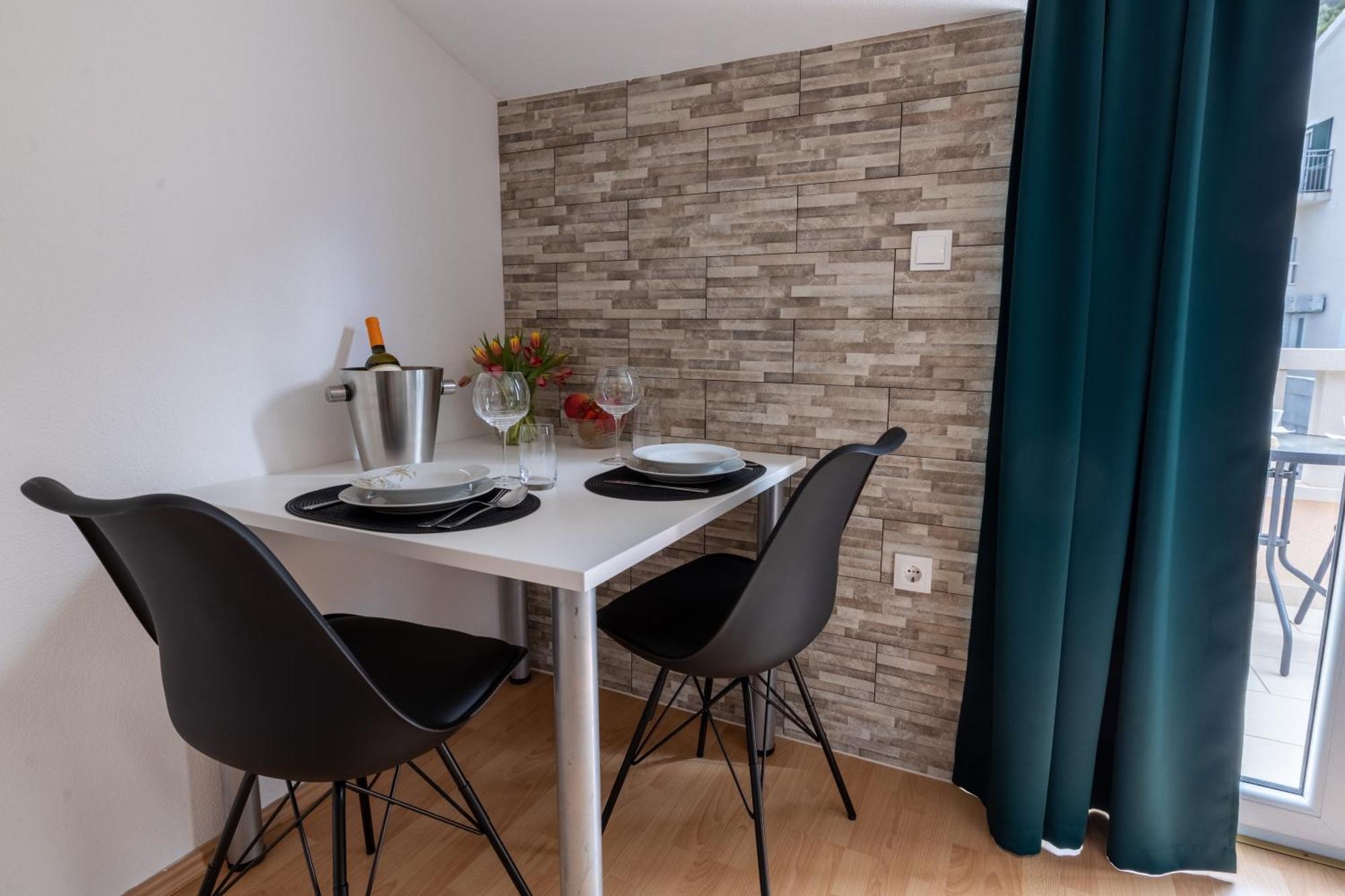 מאקרסקה Apartments Rasic מראה חיצוני תמונה